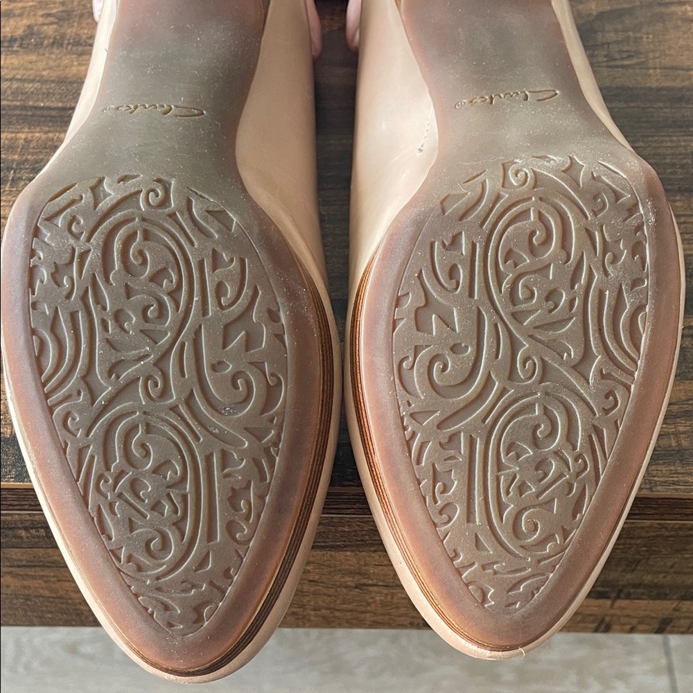 Clarks Artisan Tan Women's Heels Pumps - Picture 8 of 11